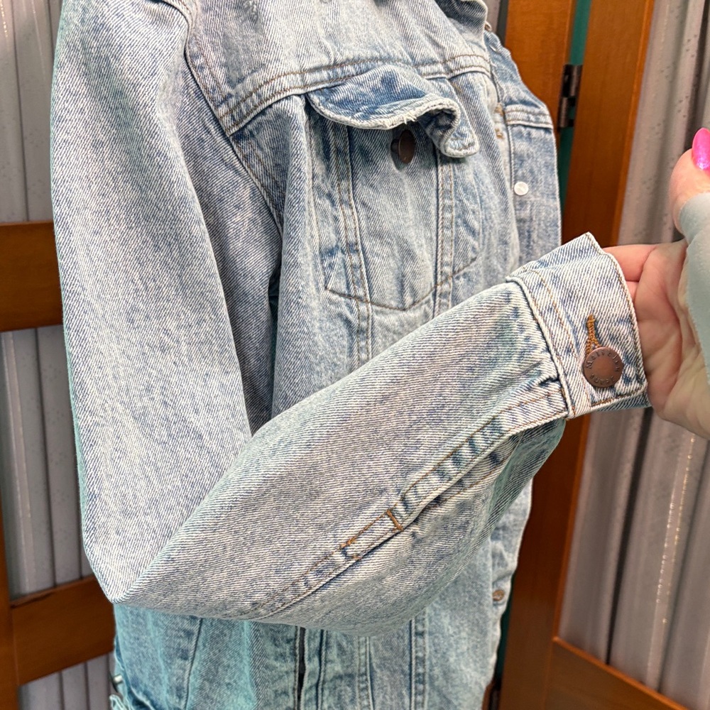 Malibleu Jeans Classic Light Blue Distressed Jean Jacket - Picture 11 of 16